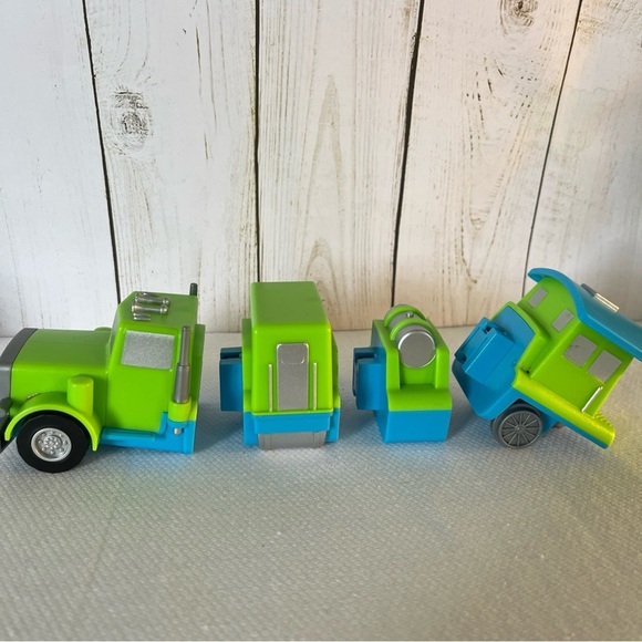 Playthings Tricks Magnetic Switch and Create Toy 7 Piece Set Green Blue - Picture 4 of 10